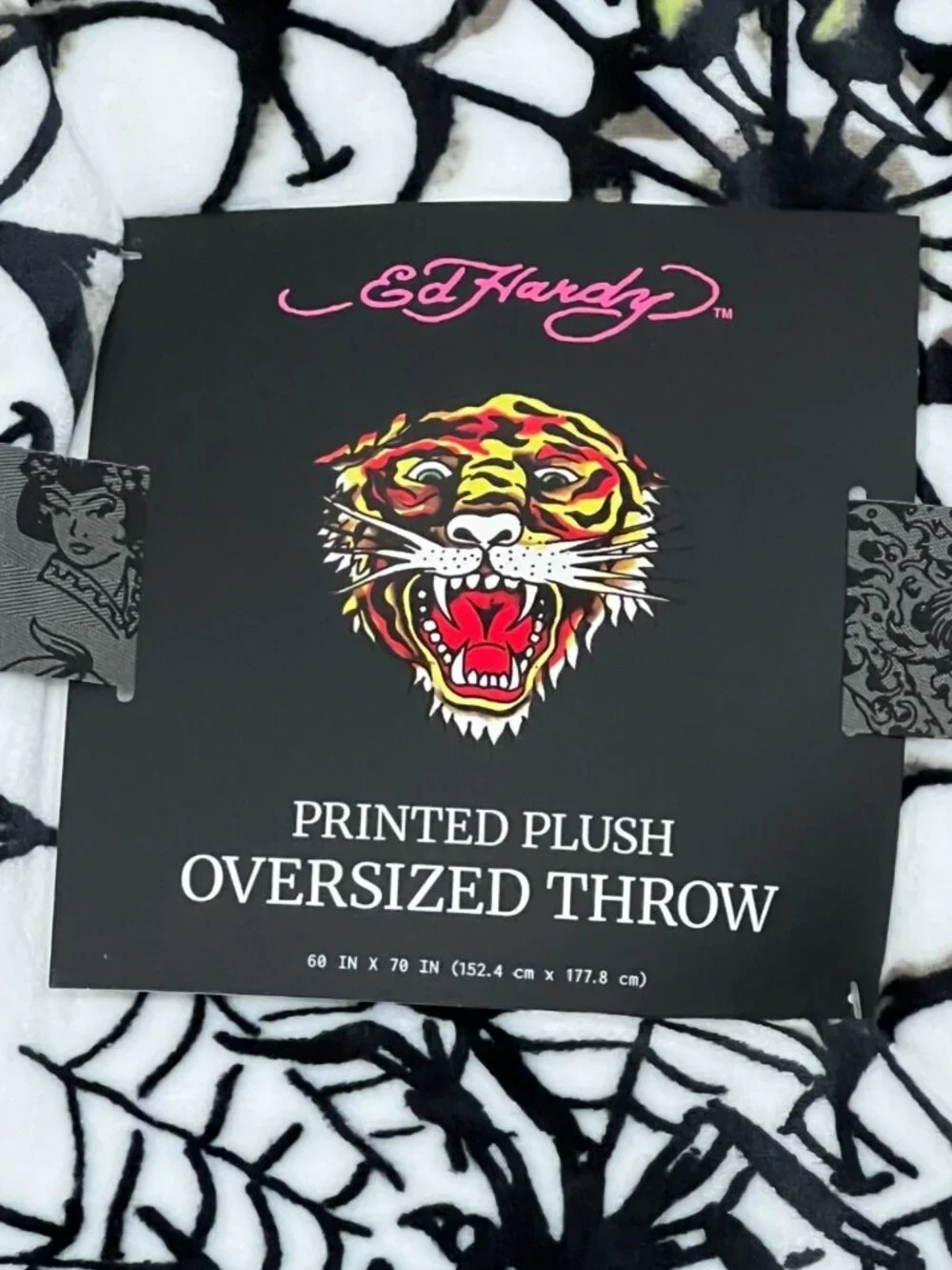 ED HARDY White Plush Throw Blanket 60x70 Y2K Tattoo Spiderweb Skulls Halloween